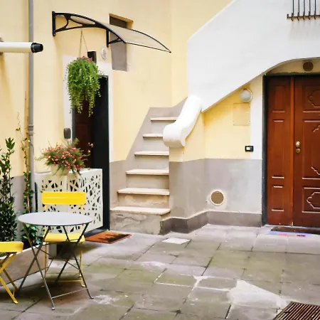 In Urbs Apartment Salerno Exterior photo